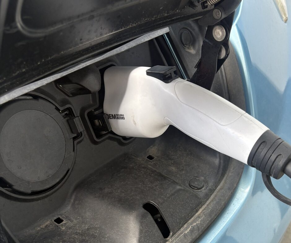 GST2T1Black5M 940×788