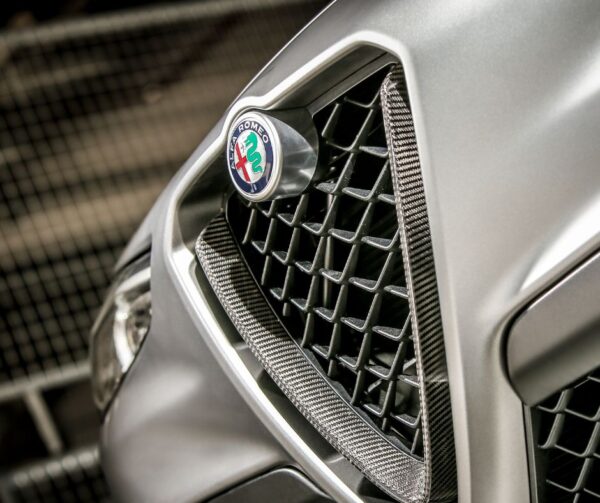 Alfa Romeo Lumina Connect Wireless Apple CarPlay/Android Auto Interface (6.5 touch screen)