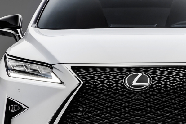 Lexus (Scrolling) Wireless Lumina Connect Apple CarPlay/Android Auto Integration